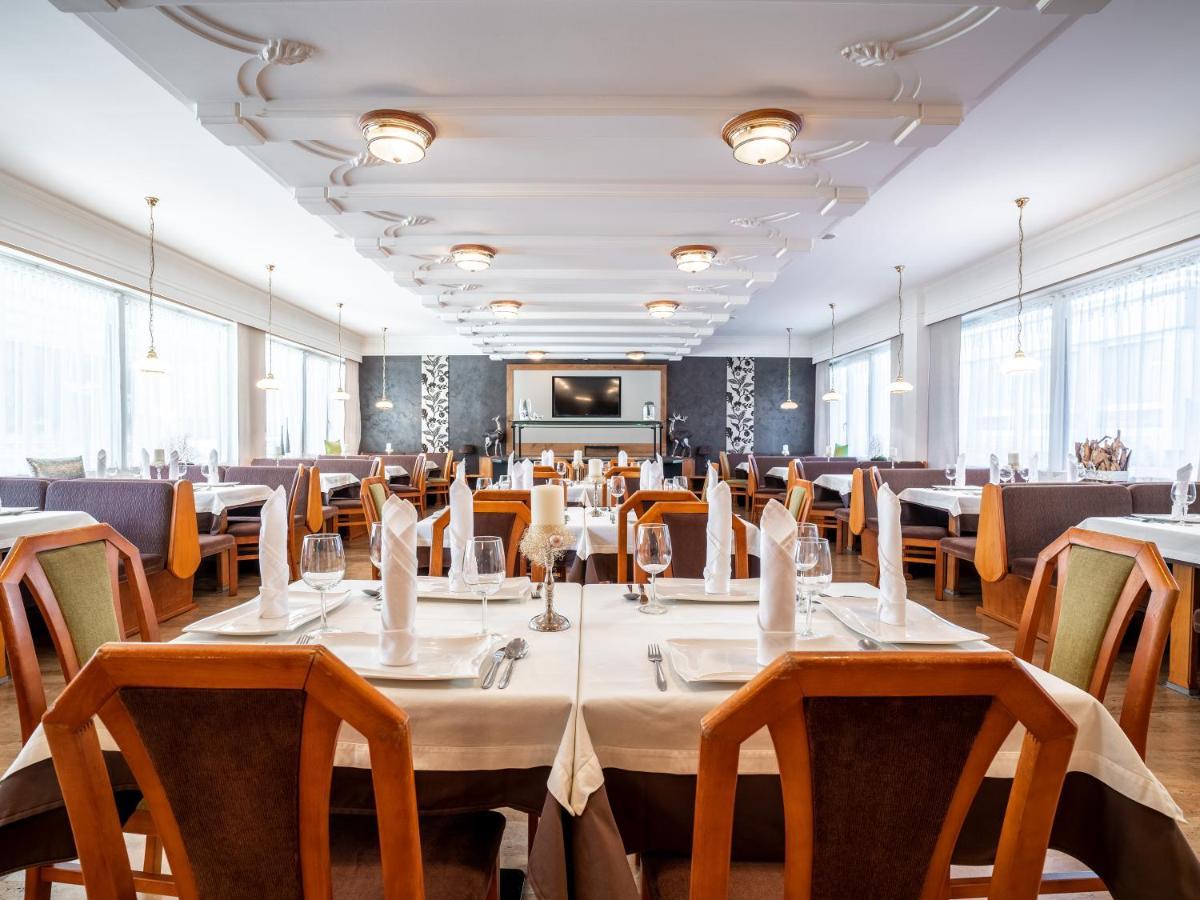 Stadthotel Eggerbraeu Imst Exteriör bild