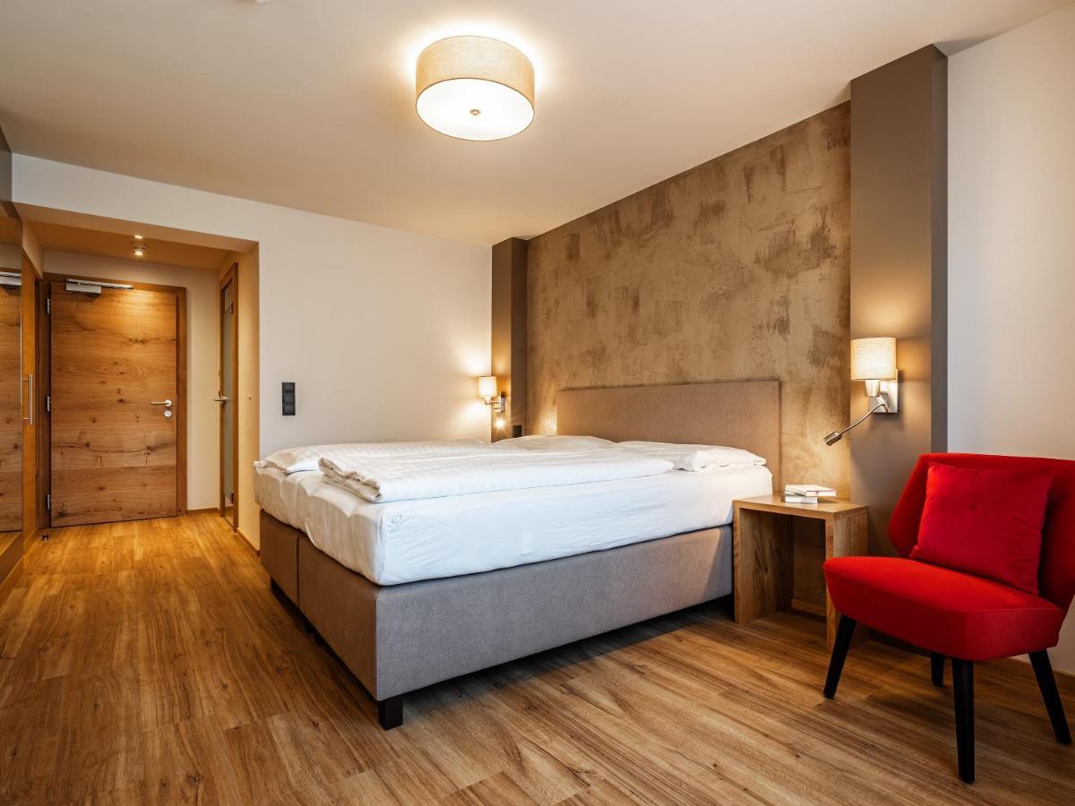 Stadthotel Eggerbraeu Imst Exteriör bild