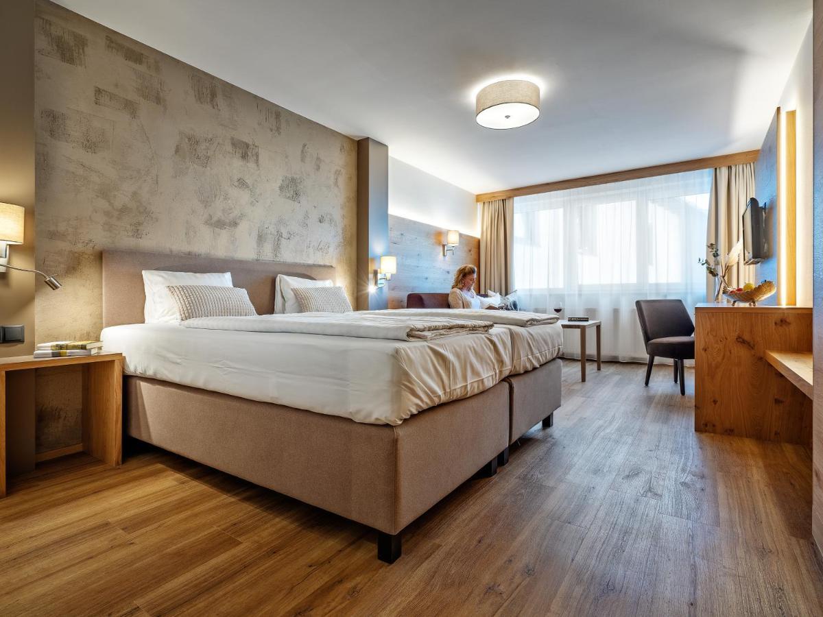 Stadthotel Eggerbraeu Imst Exteriör bild