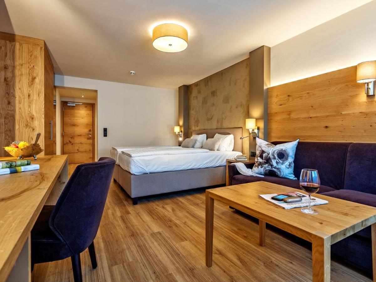 Stadthotel Eggerbraeu Imst Exteriör bild