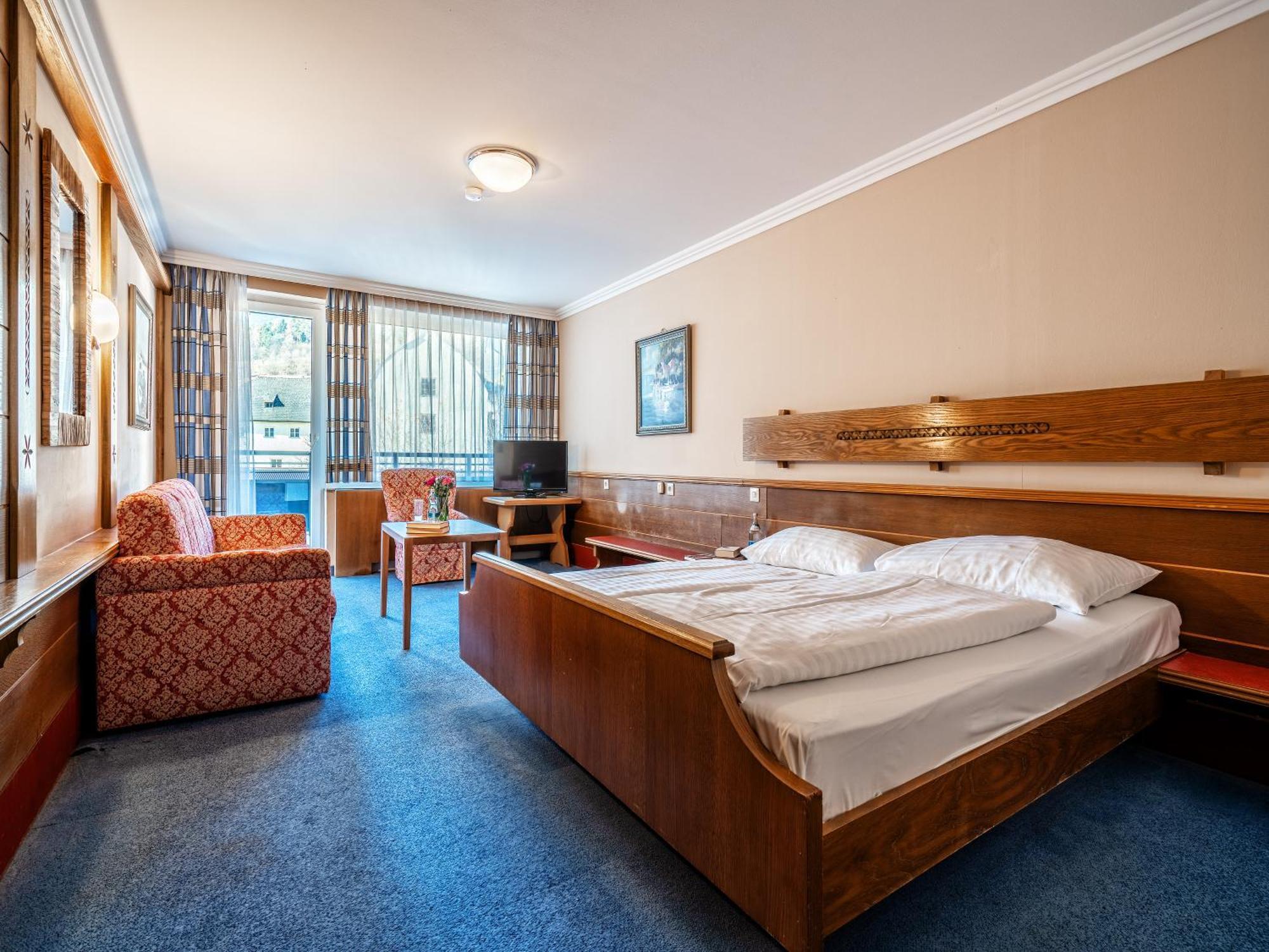 Stadthotel Eggerbraeu Imst Exteriör bild