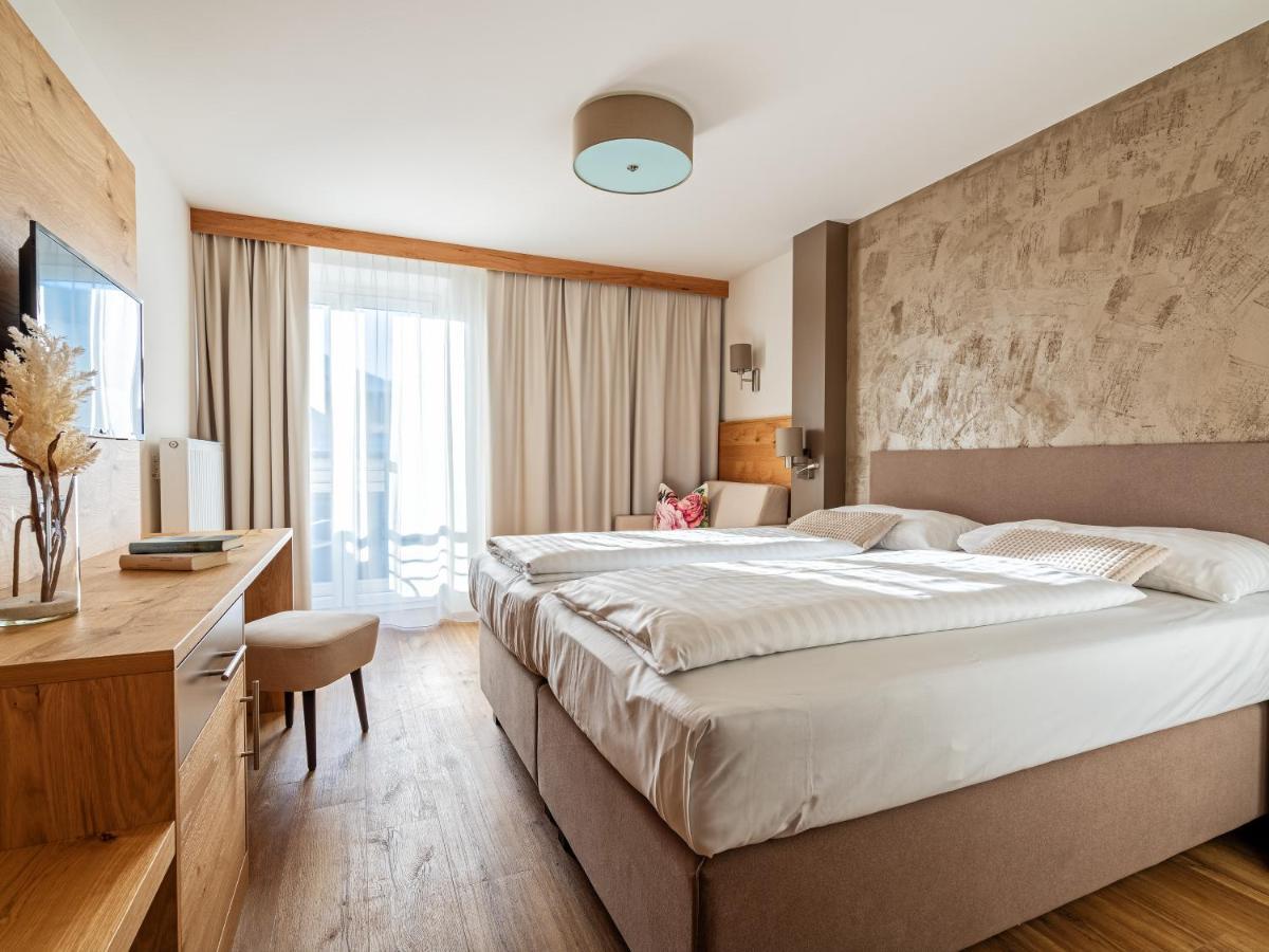 Stadthotel Eggerbraeu Imst Exteriör bild