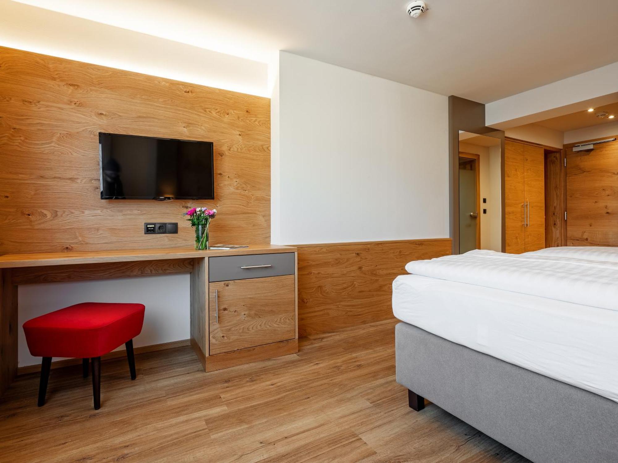 Stadthotel Eggerbraeu Imst Rum bild