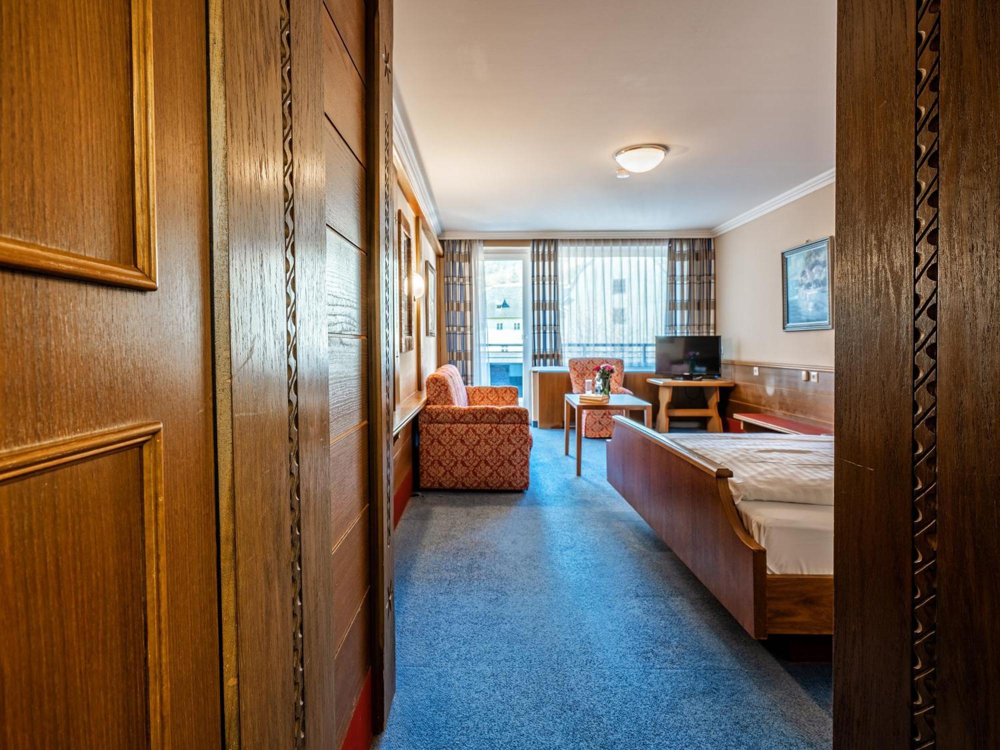 Stadthotel Eggerbraeu Imst Exteriör bild