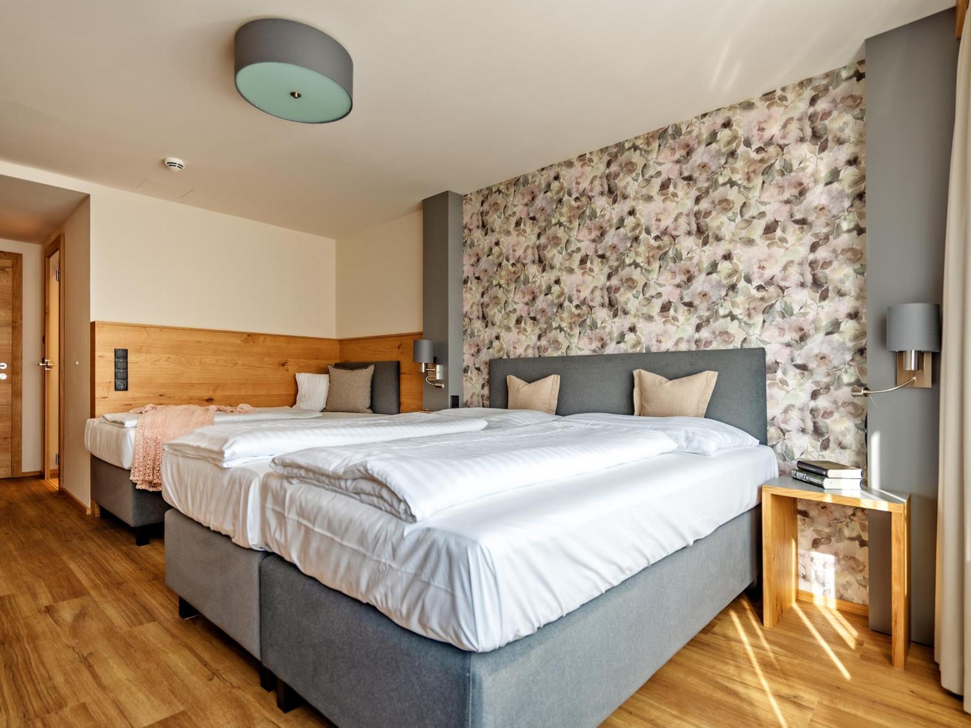 Stadthotel Eggerbraeu Imst Exteriör bild