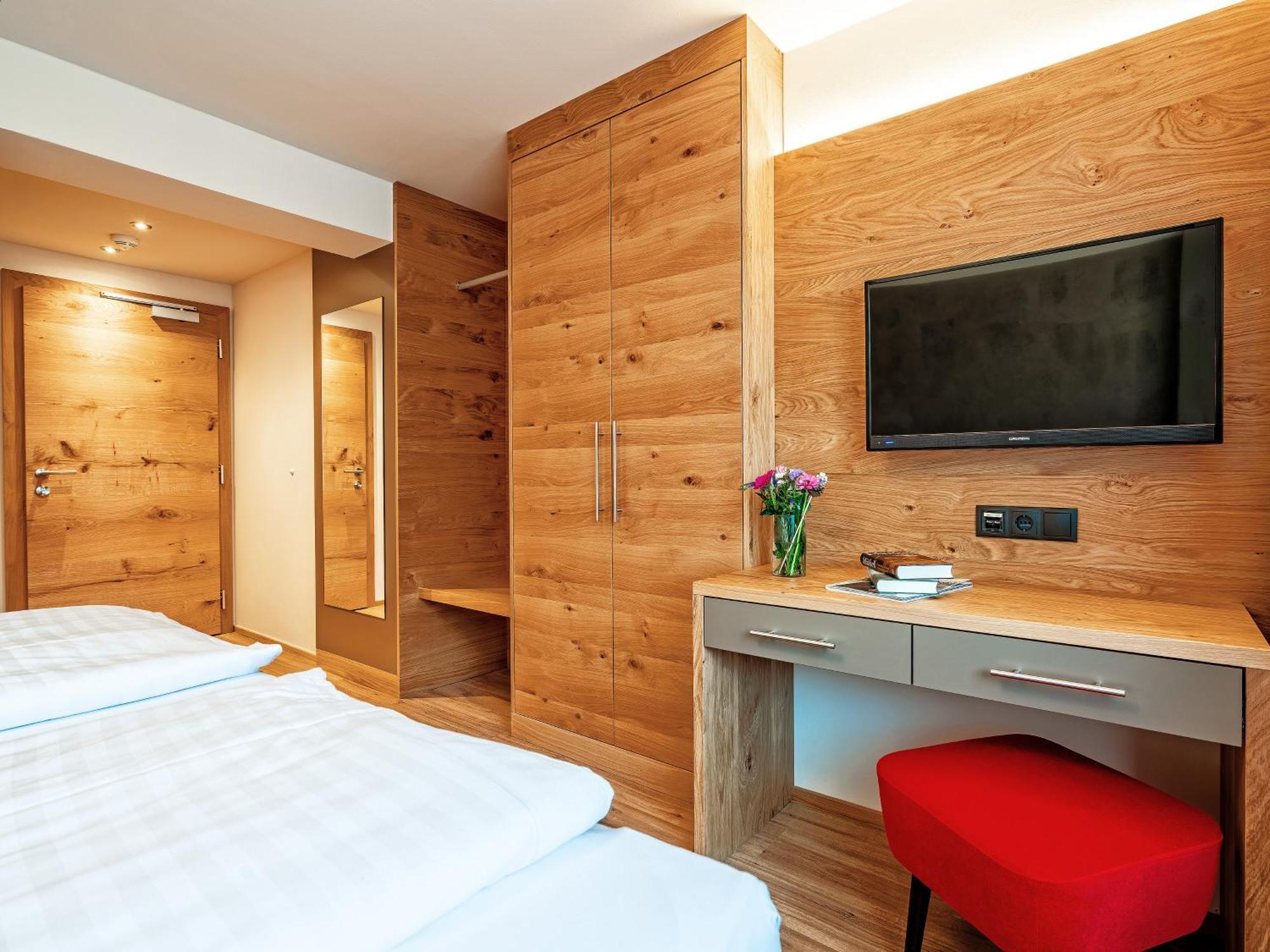 Stadthotel Eggerbraeu Imst Rum bild