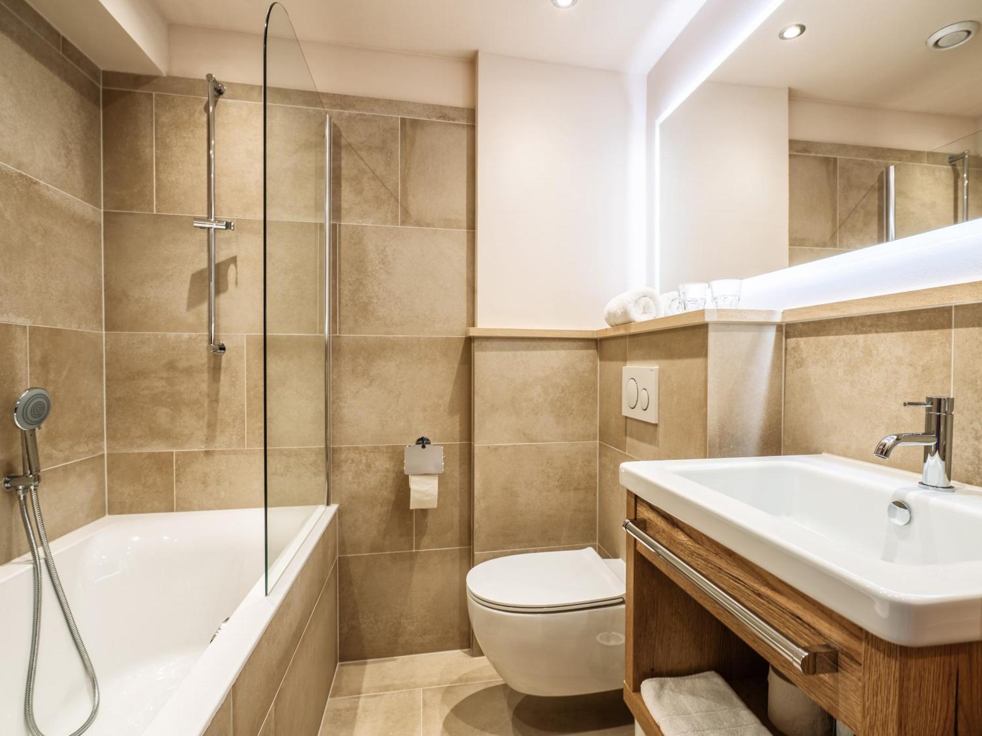 Stadthotel Eggerbraeu Imst Rum bild