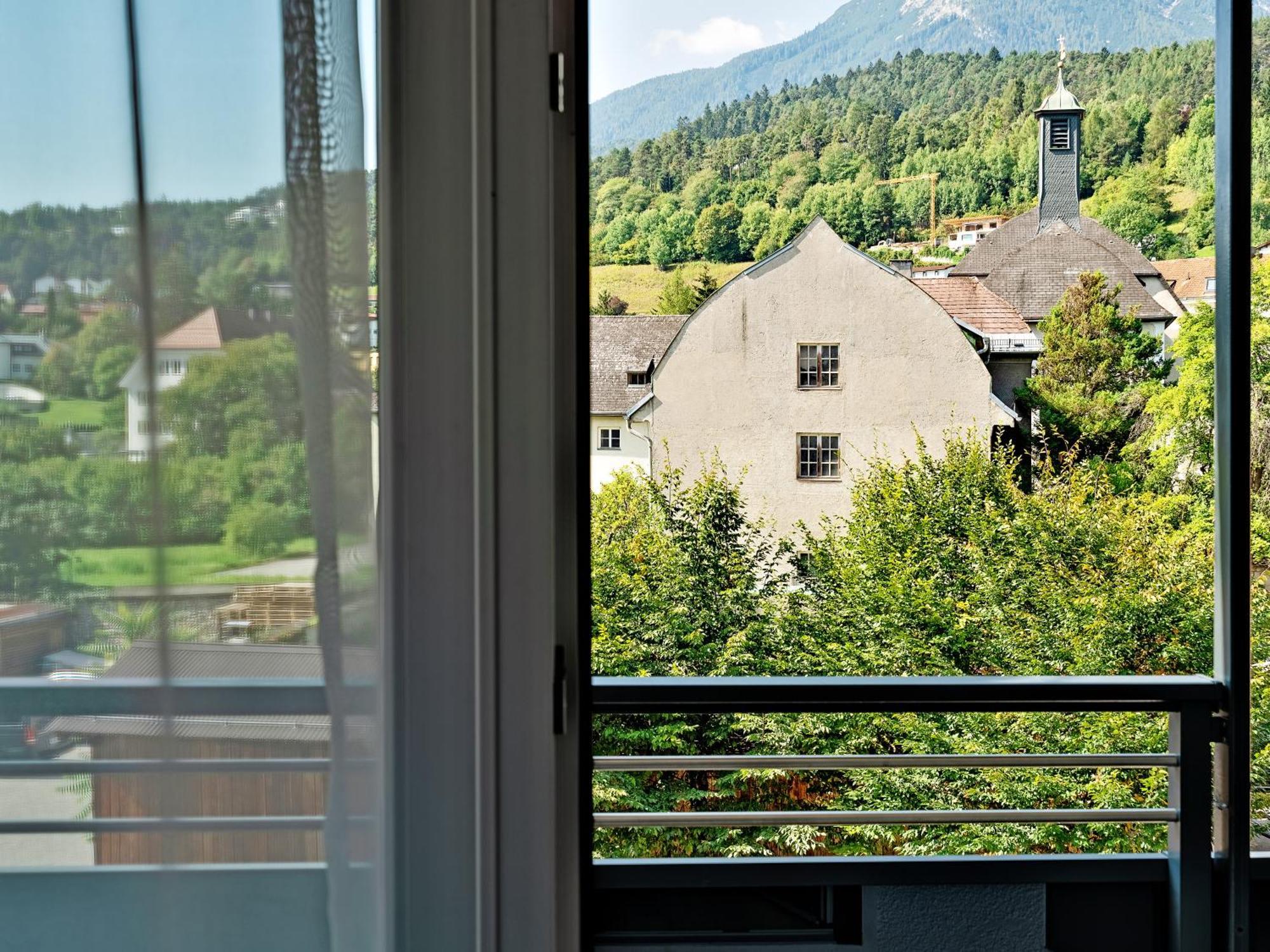 Stadthotel Eggerbraeu Imst Rum bild